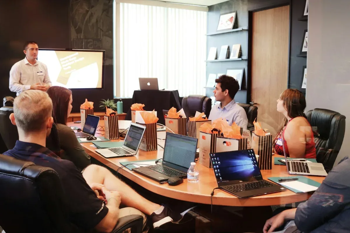Flash — E-commerce Headquarters